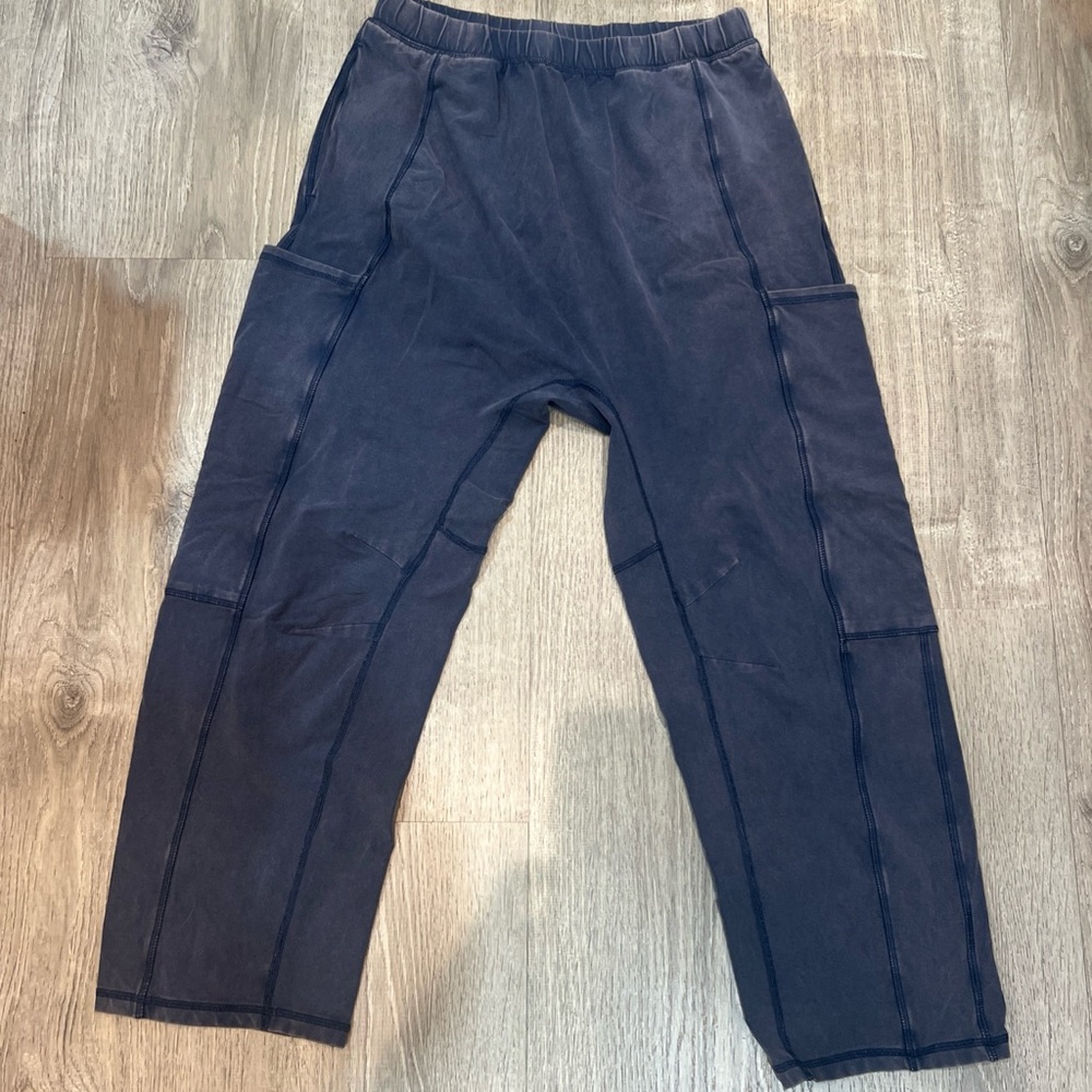 Free People Movement Navy barrel crop M
